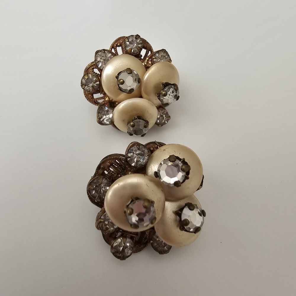 ​Vintage Signed Original by Robert Gilded Filigree & Cream Cluster Clip-Ons​